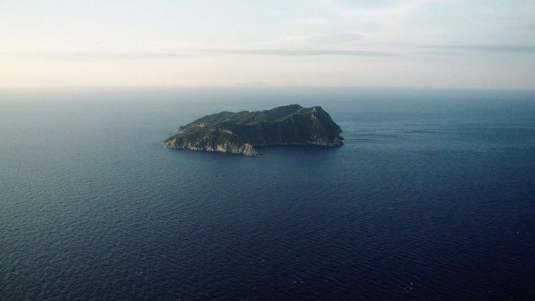 囚之島